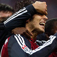 ����� ����