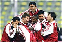 �������