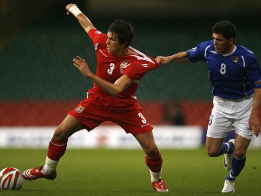 ����� ����